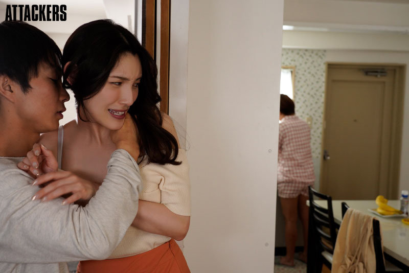 Cưỡng bức người mẹ nứng lol của bạn gái Kanako Ioka